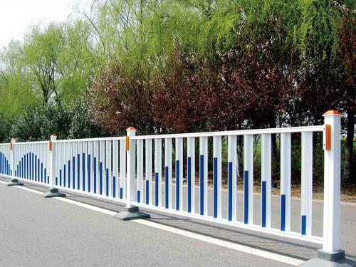 道路鋅鋼護(hù)欄
